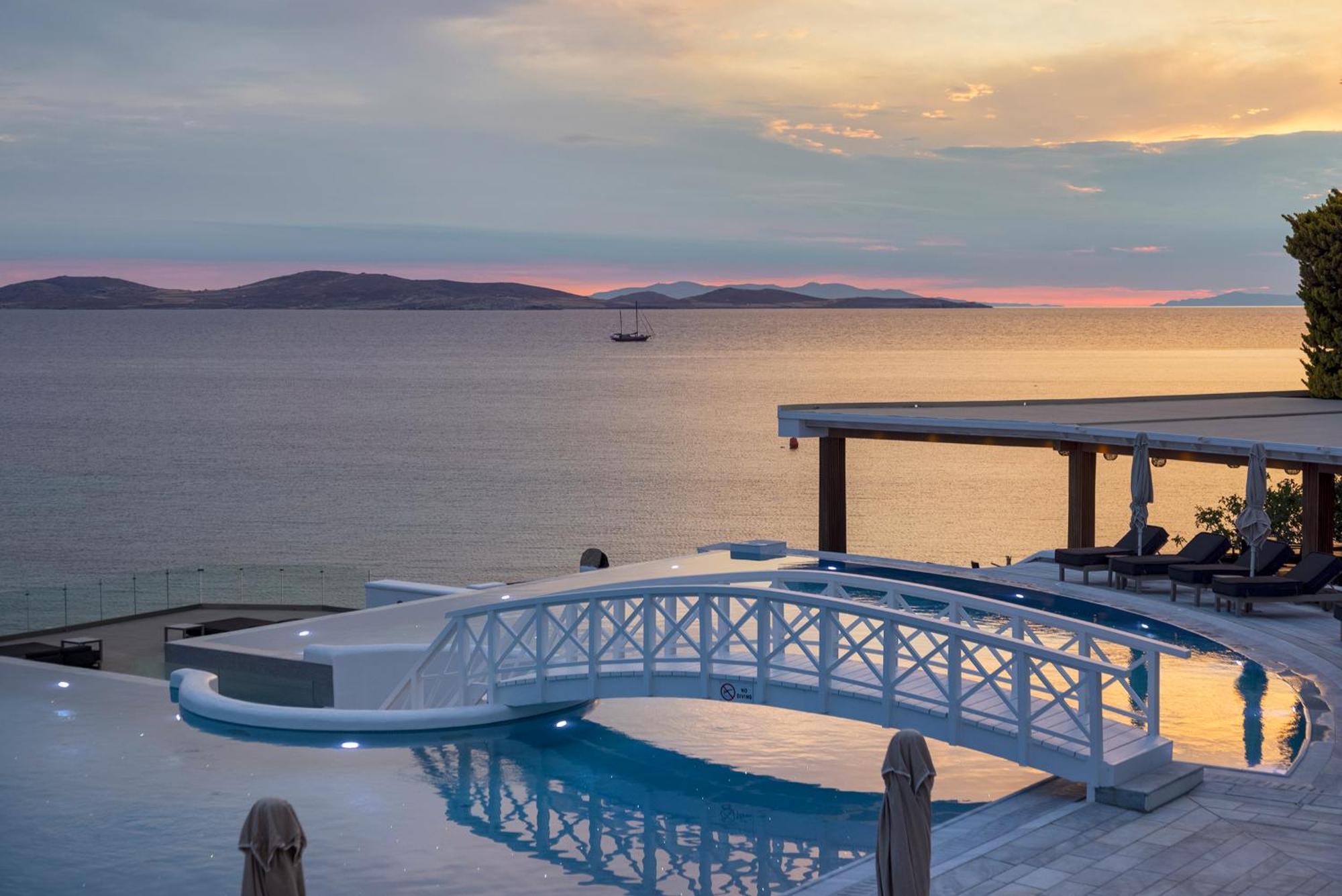 เซนต์จอห์น โฮเต็ล วิลลา แอนด์ สปา Hotel Agios Ioannis Diakoftis ภายนอก รูปภาพ Sunset at the Mykonos Villa